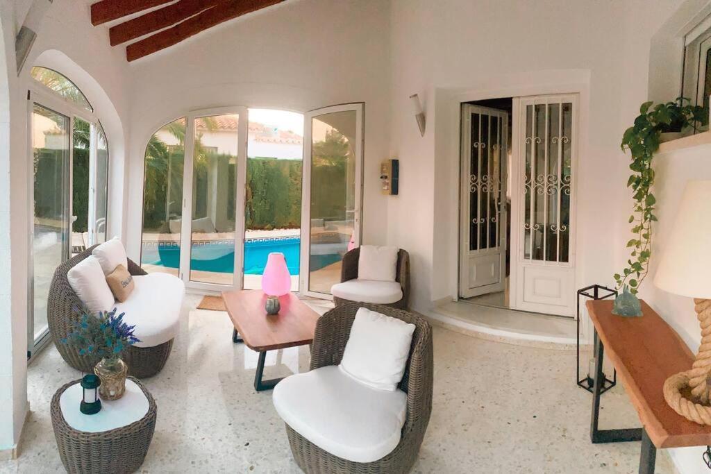 Impresionante Villa Con Piscina - Oliva Nova Exterior foto